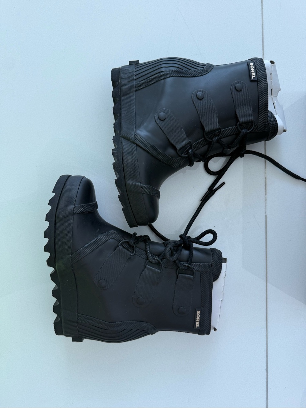 SOREL Brand New with original box
Black Women's Lace-Up Platform Rain Boot - Picture 10 of 12